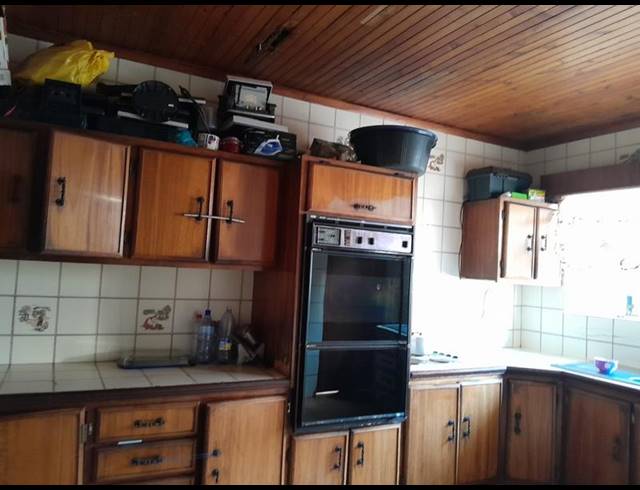3 BEDROOM HOUSE FOR SALE IN BEZUIDENHOUT VALLEY